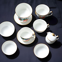 瓷器手繪茶杯和茶碟