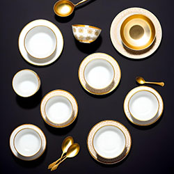 瓷器鑲金茶杯和茶碟